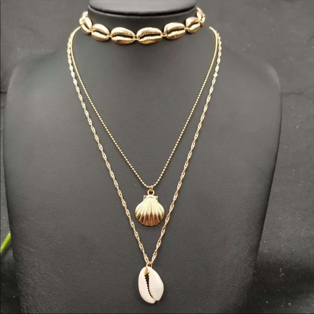 ✨ Gold Layered Seashell Necklaces - Picture 3 of 6